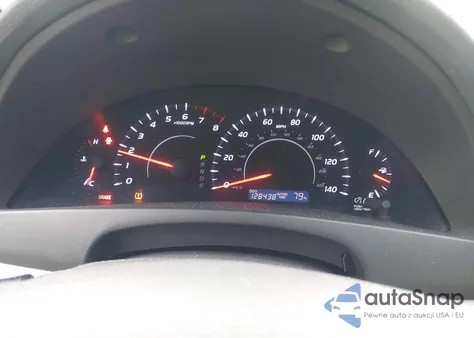 2010 Toyota Camry Le z USA, uszkodzony, nr VIN 4T4BF3EK0AR050931